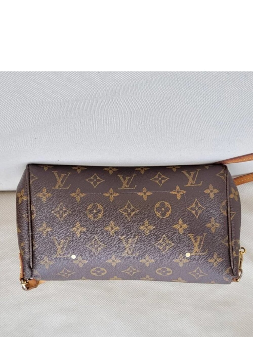 LOUIS VUITTON Favorite MM Monogram Bag - Picture 4 of 16